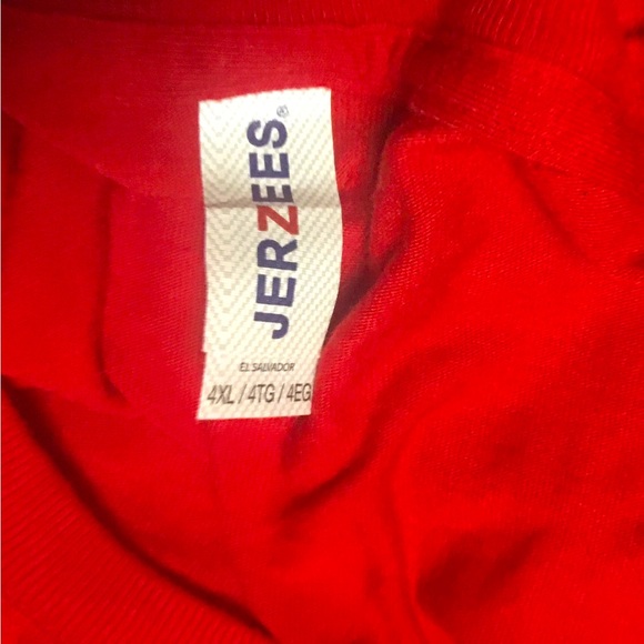 Gnomes 
Women’s Shirt 
Size 4XL 
Red 
Short Sleeve 
Top 
Excellent Condition - Picture 12 of 12